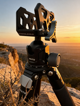 Load image into Gallery viewer, Huto Lifestyle Stranglehold Rifle Vise